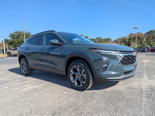 2026 Chevrolet Trax LT photo 2