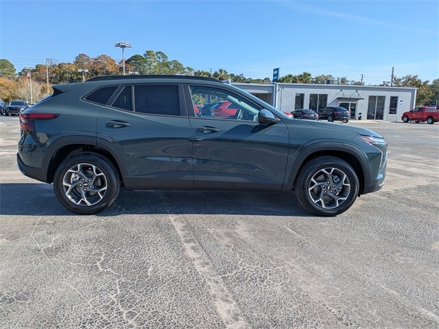 2026 Chevrolet Trax LT photo 3