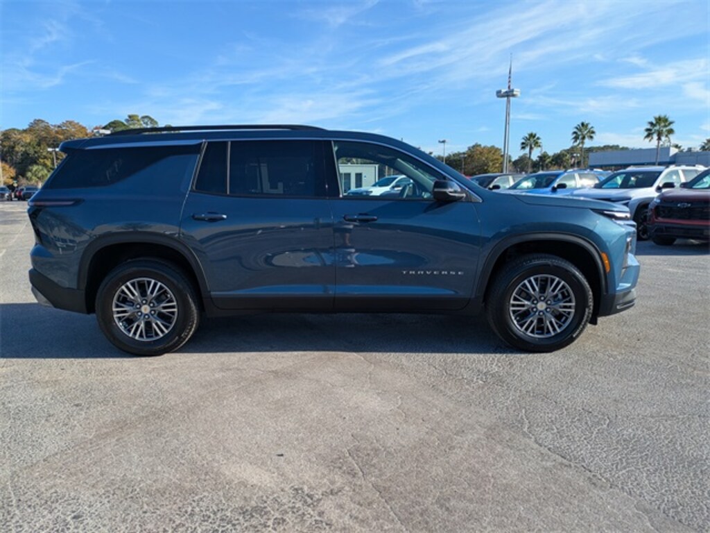 New 2026 Chevrolet Traverse LT SUV