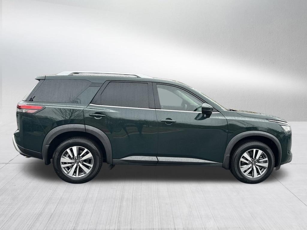 Used 2022 Nissan Pathfinder SL SUV