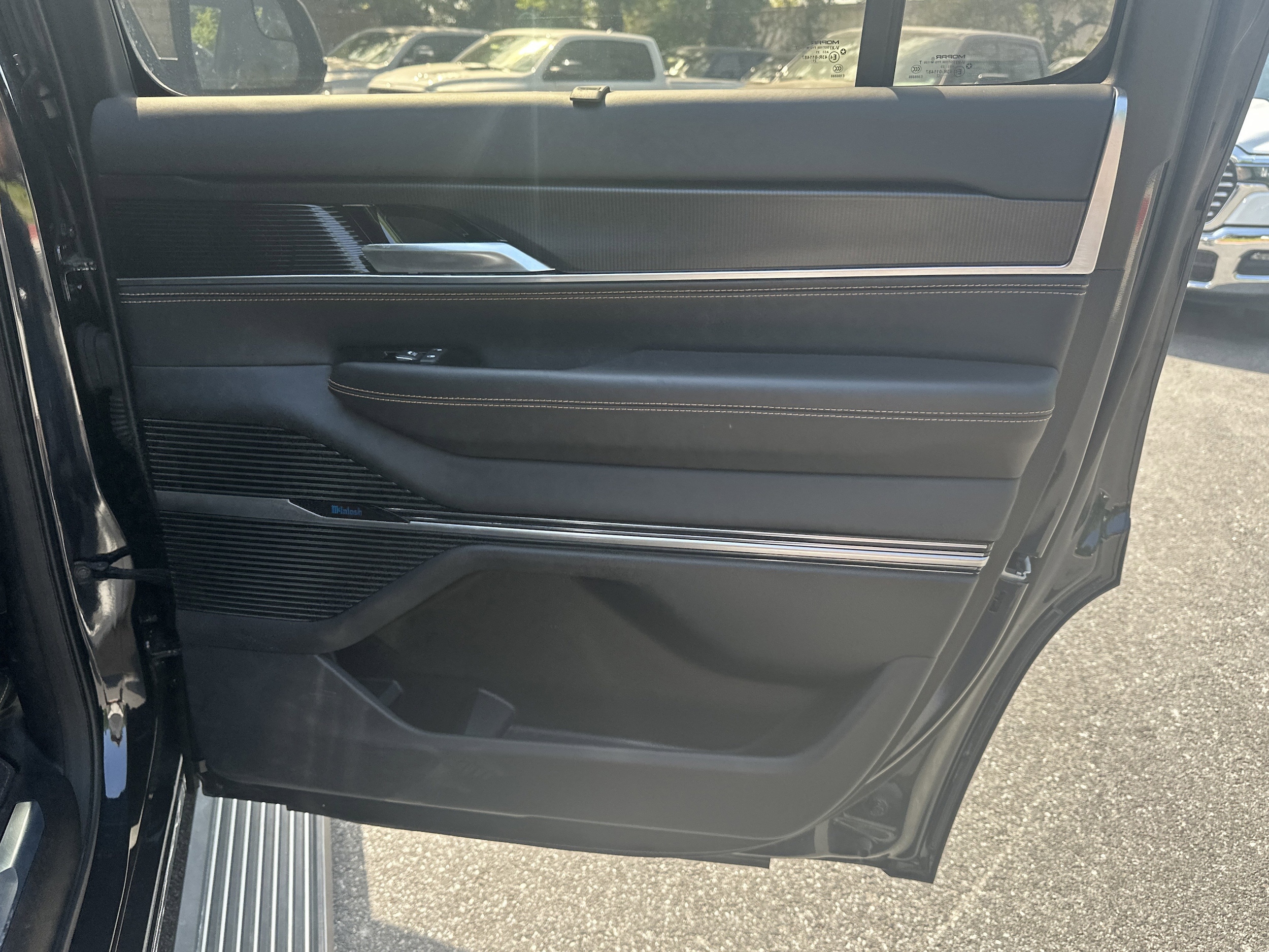 2024 Jeep Grand Wagoneer Series III - Photo 16