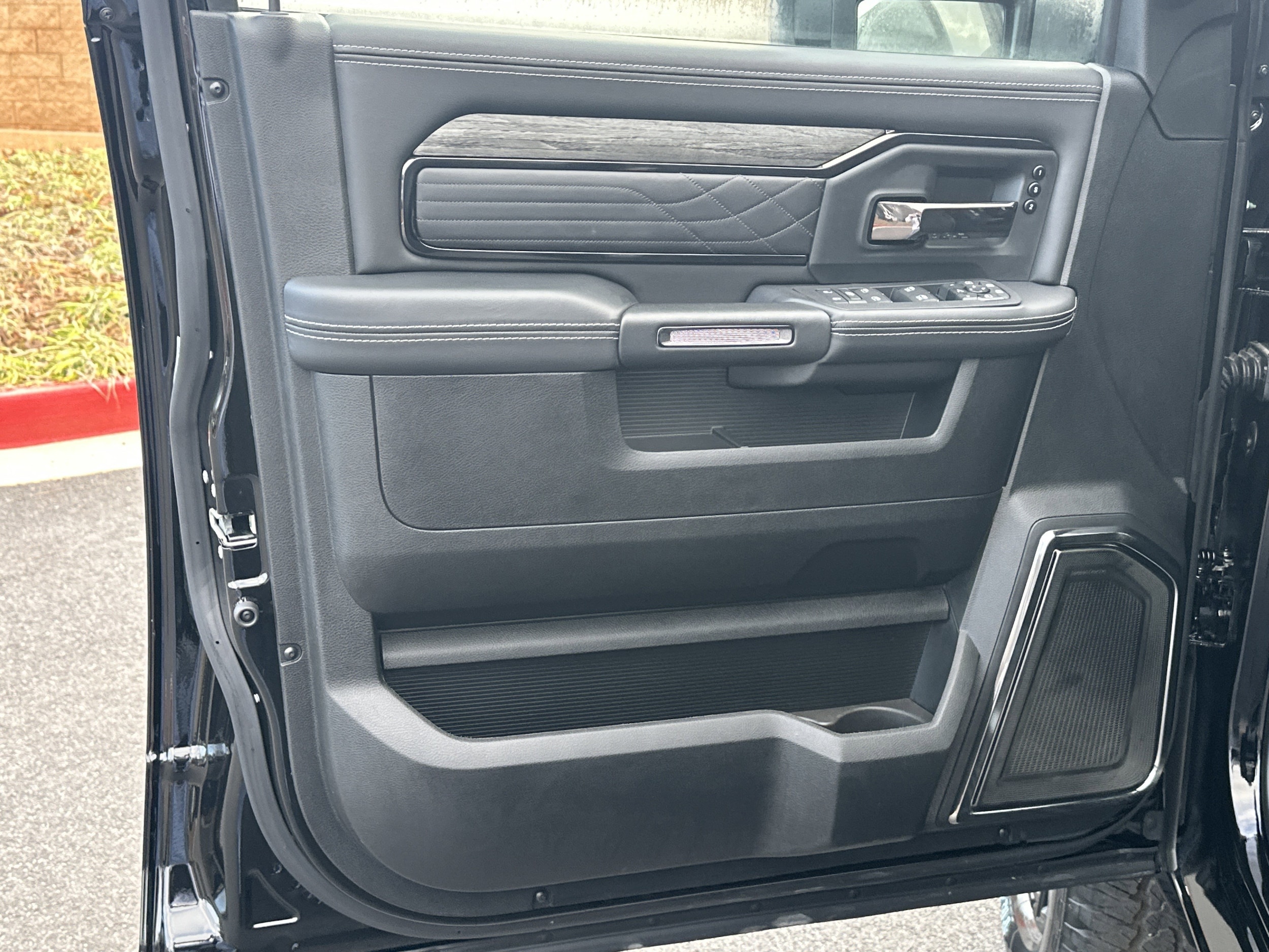 2025 RAM 2500 Limited - Photo 11