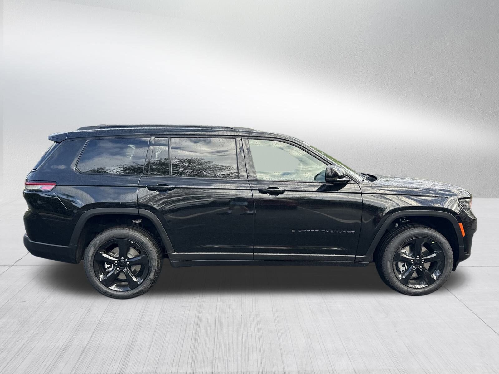 2025 Jeep Grand Cherokee Limited photo 2