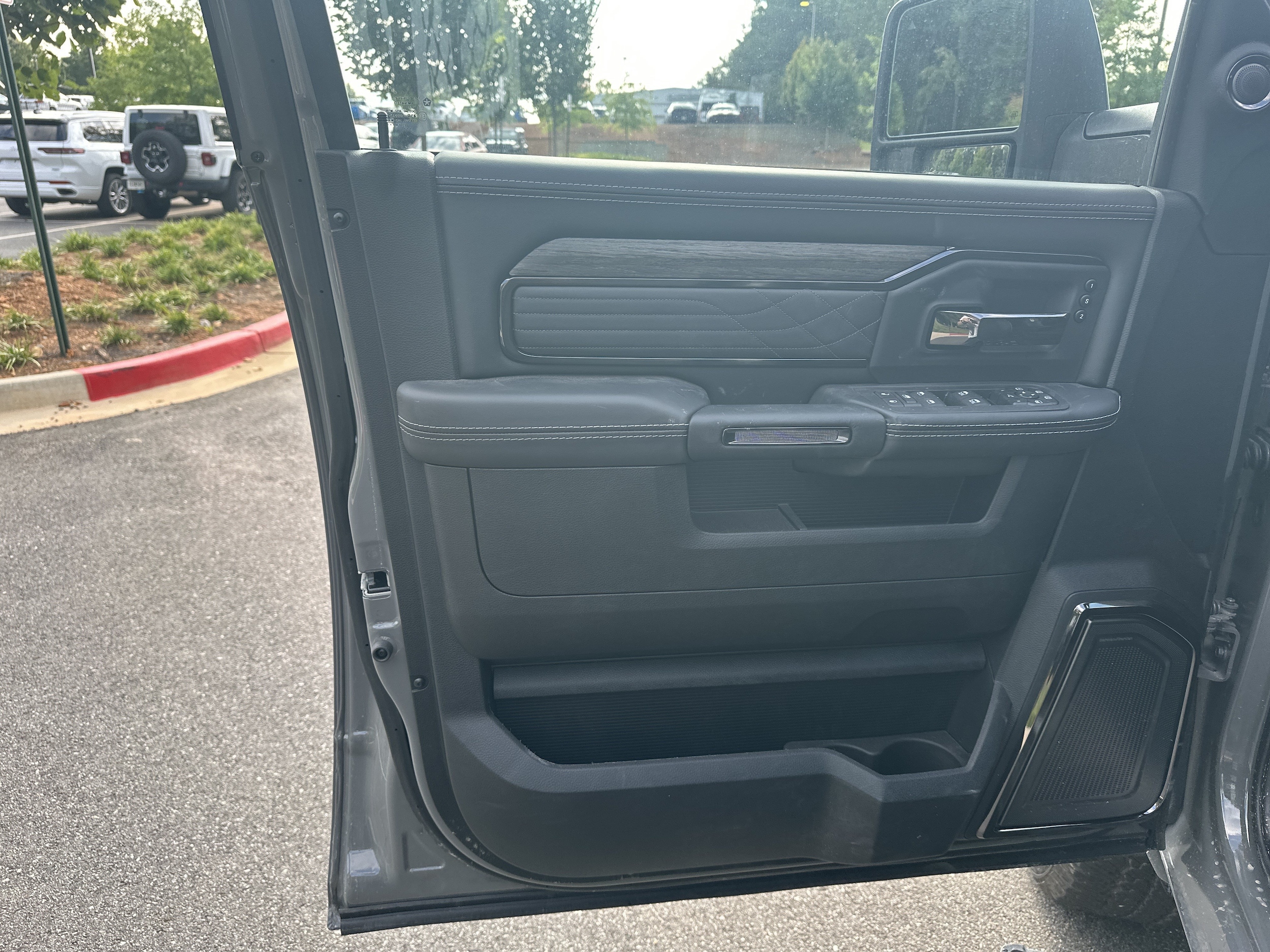 2026 RAM 2500 Limited - Photo 10