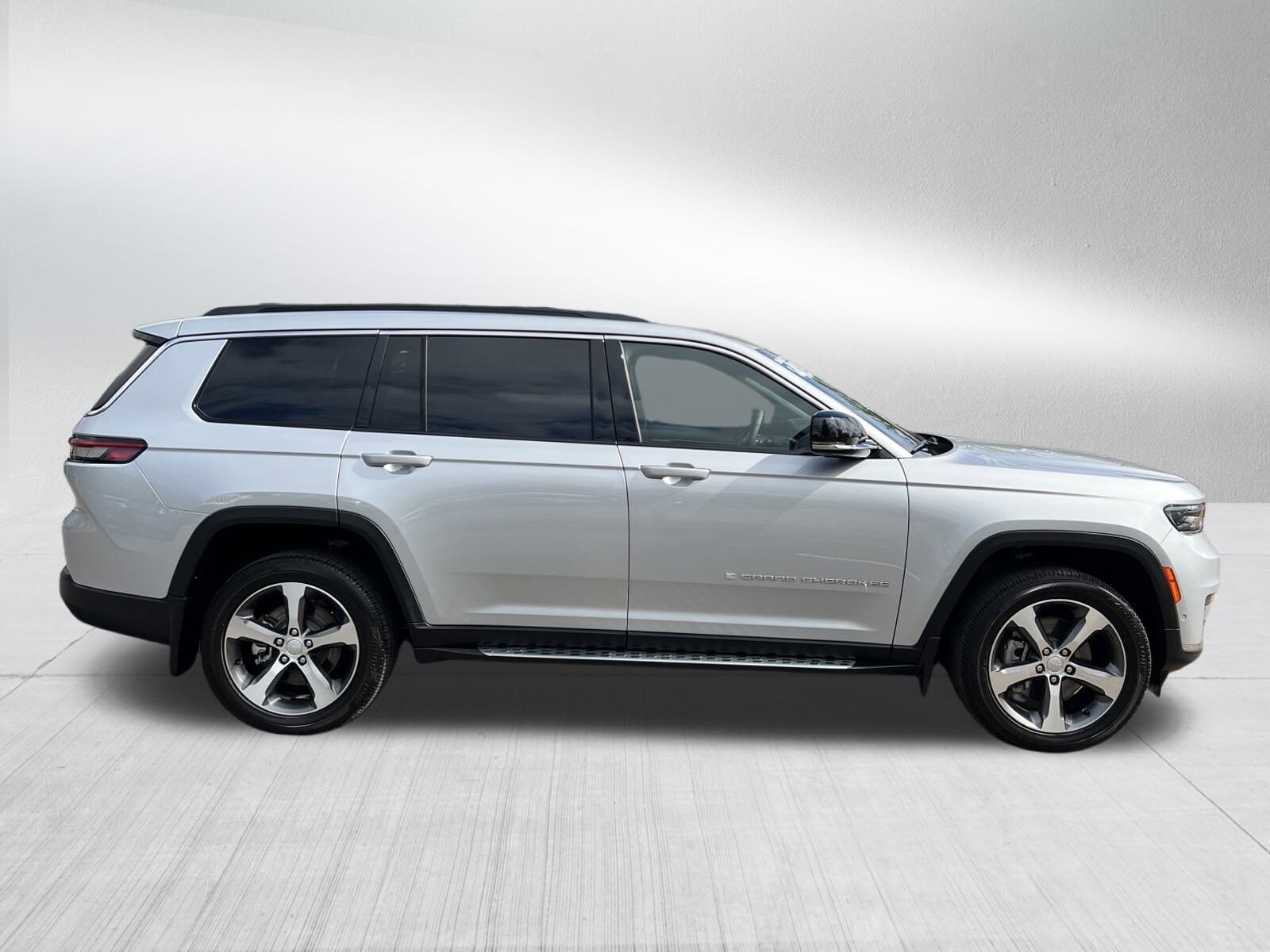 2024 Jeep Grand Cherokee Limited photo 3