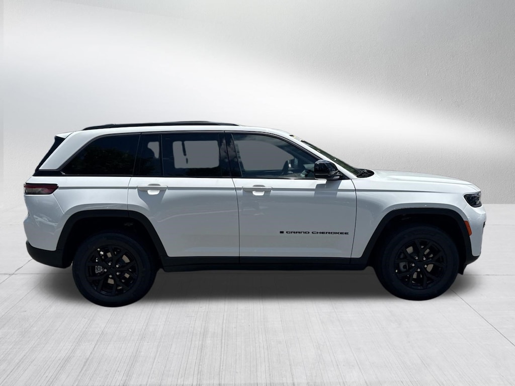 New 2026 Jeep Grand Cherokee LAREDO ALTITUDE 4X2 Sport Utility