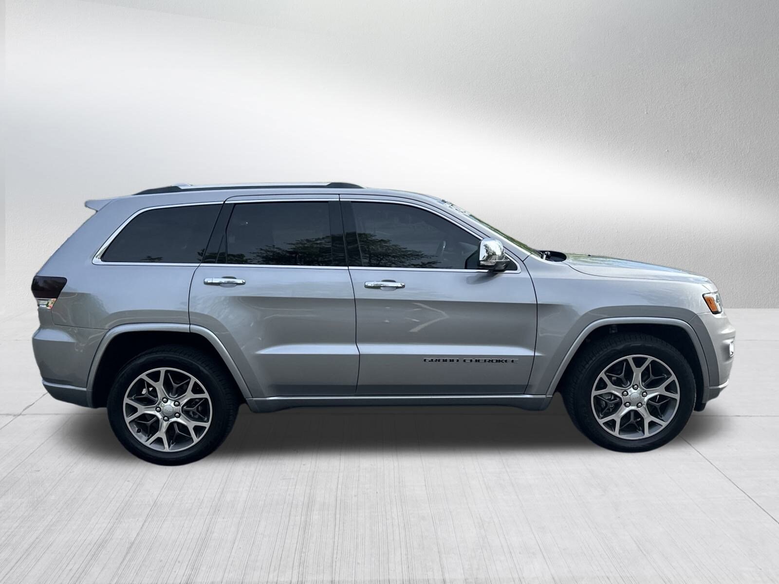 2021 Jeep Grand Cherokee Overland photo 4