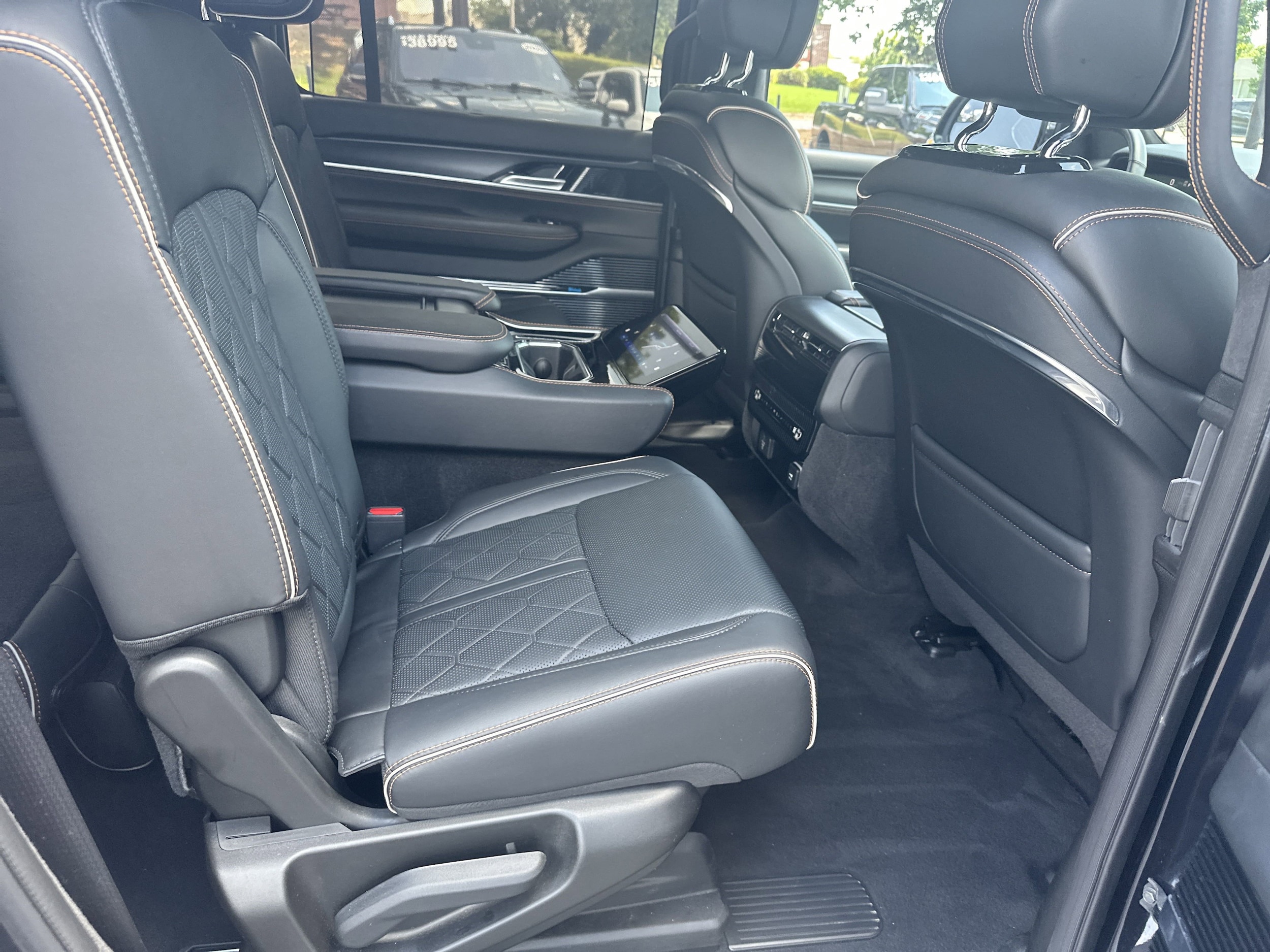 2024 Jeep Grand Wagoneer Series III - Photo 15