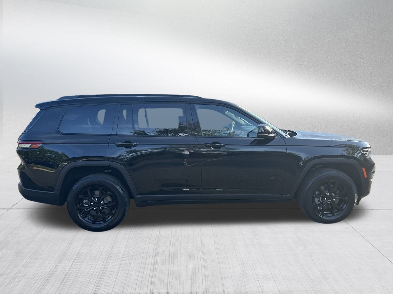 2024 Jeep Grand Cherokee Altitude photo 4