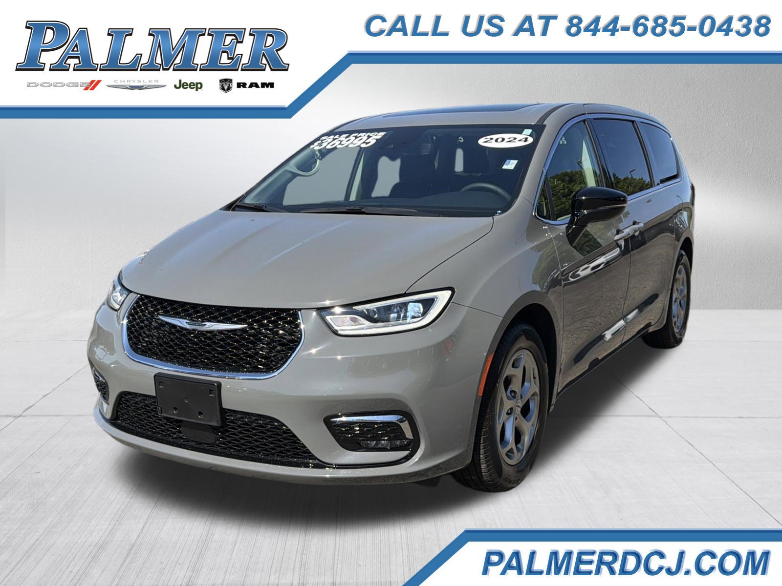 2024 Chrysler Pacifica Limited's photo