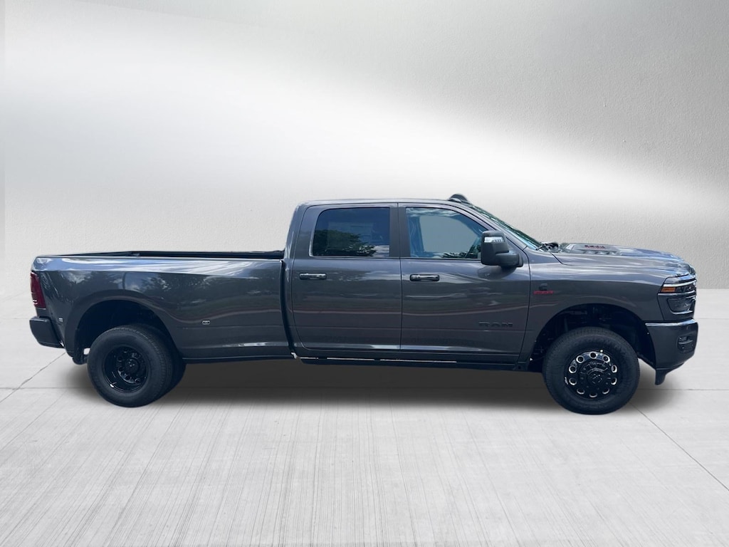 New 2026 Ram 3500 LARAMIE CREW CAB 4X4 8' BOX Pickup