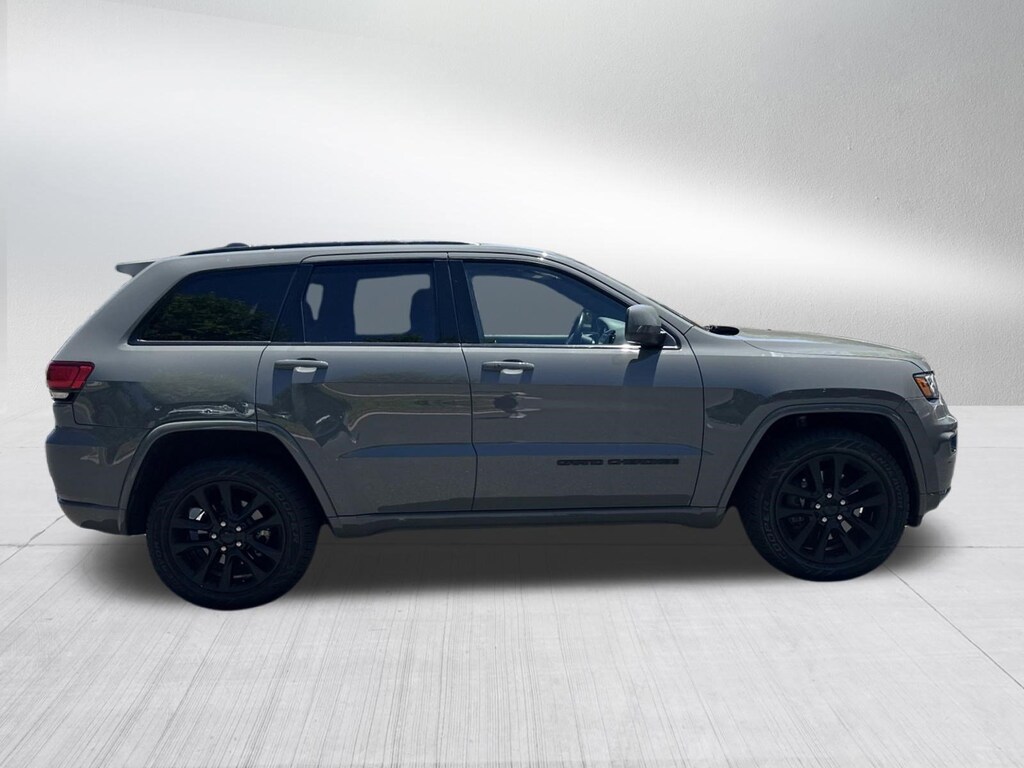 Used 2021 Jeep Grand Cherokee Laredo SUV