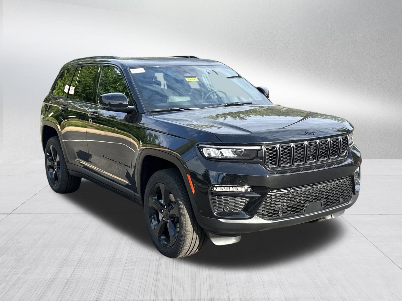 2025 Jeep Grand Cherokee Limited photo 3