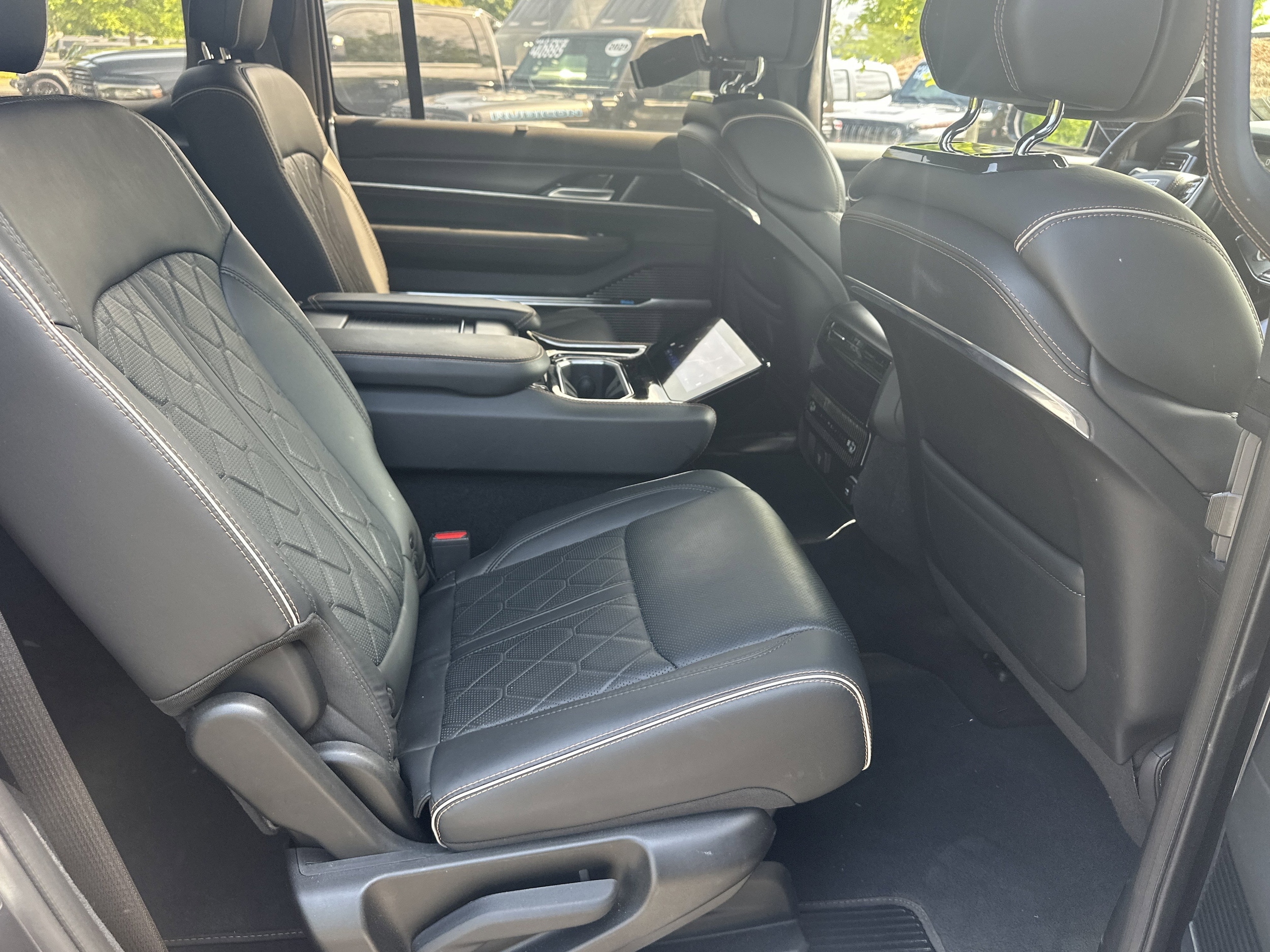 2024 Jeep Grand Wagoneer Series III - Photo 15