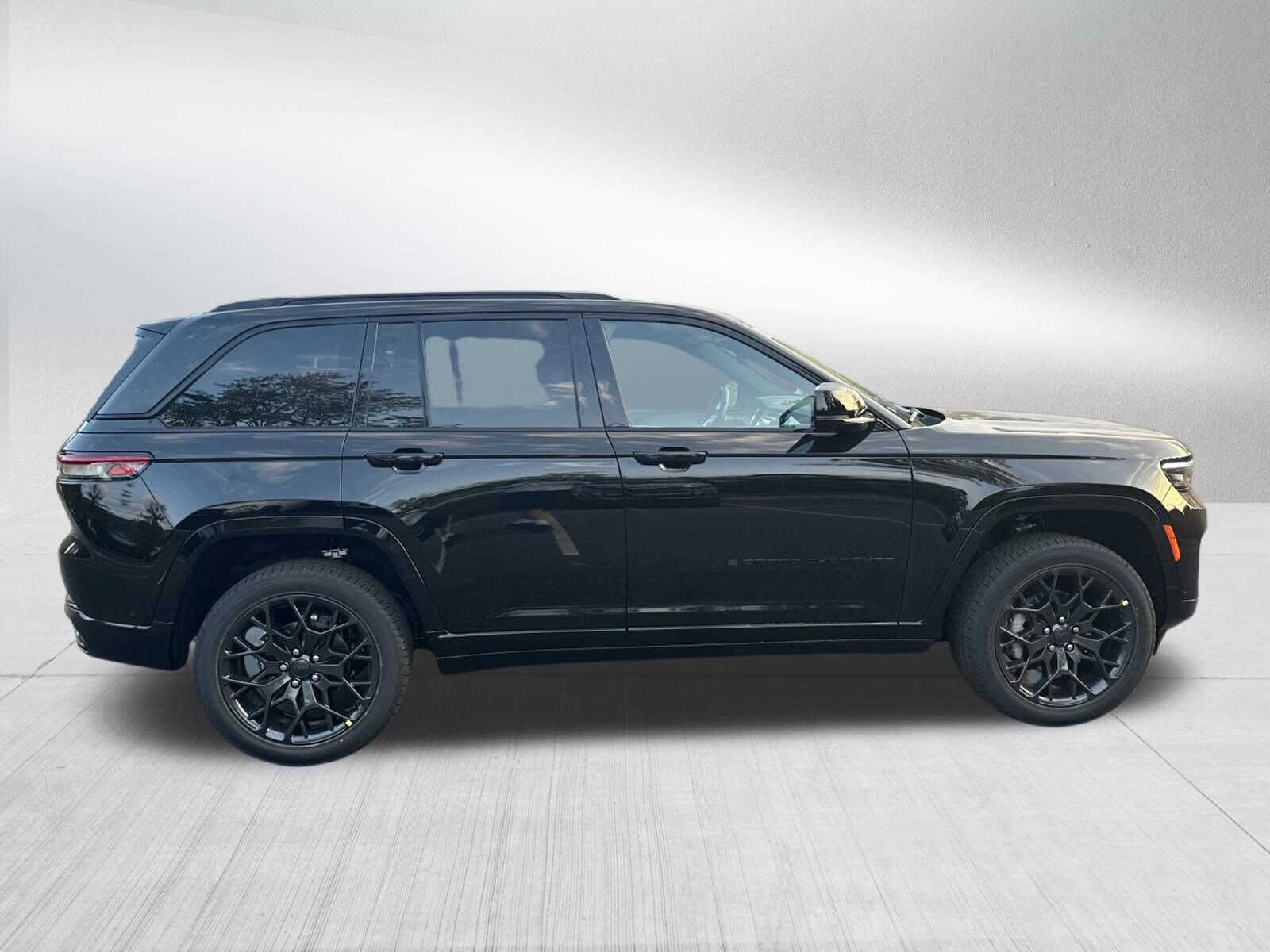 2025 Jeep Grand Cherokee Summit Reserve photo 2