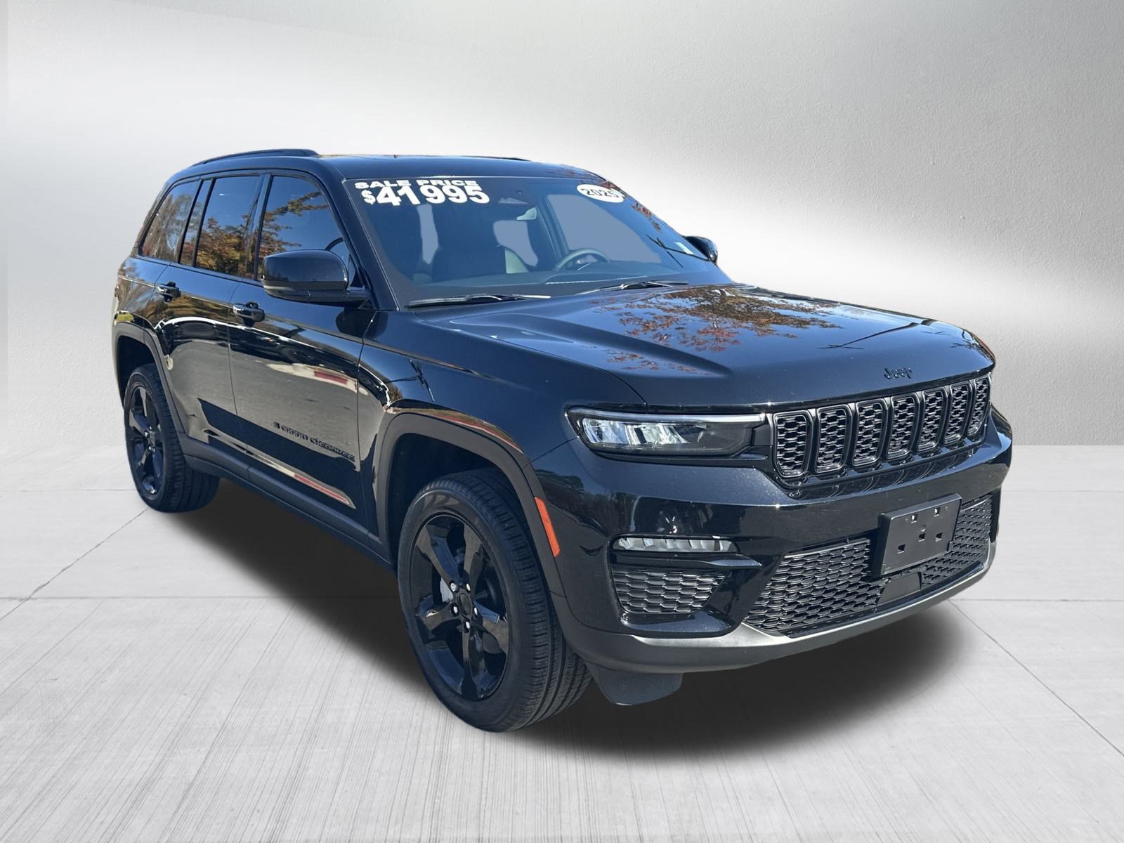 2025 Jeep Grand Cherokee Limited photo 2