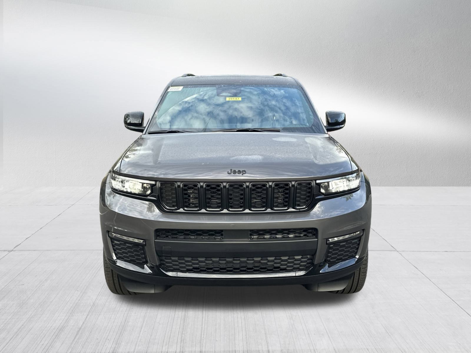 2025 Jeep Grand Cherokee Limited photo 2