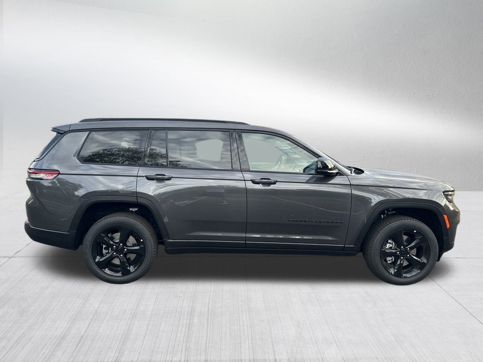 2025 Jeep Grand Cherokee Limited photo 4