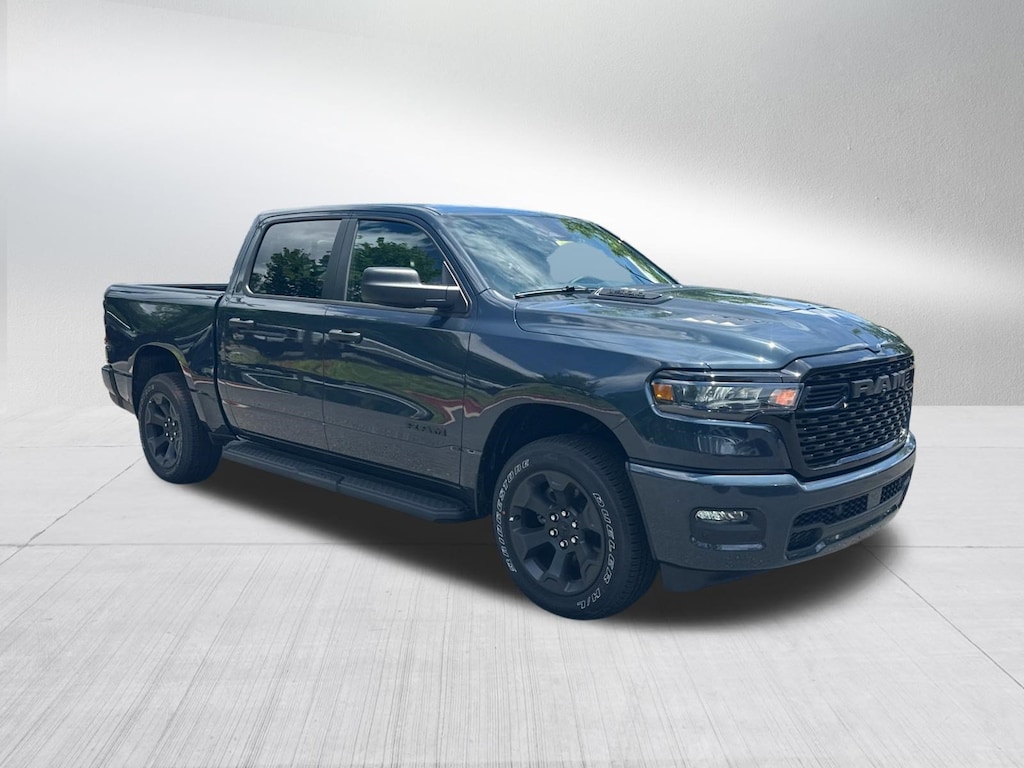 New 2026 Ram 1500 EXPRESS CREW CAB 4X4 5'7 BOX Pickup