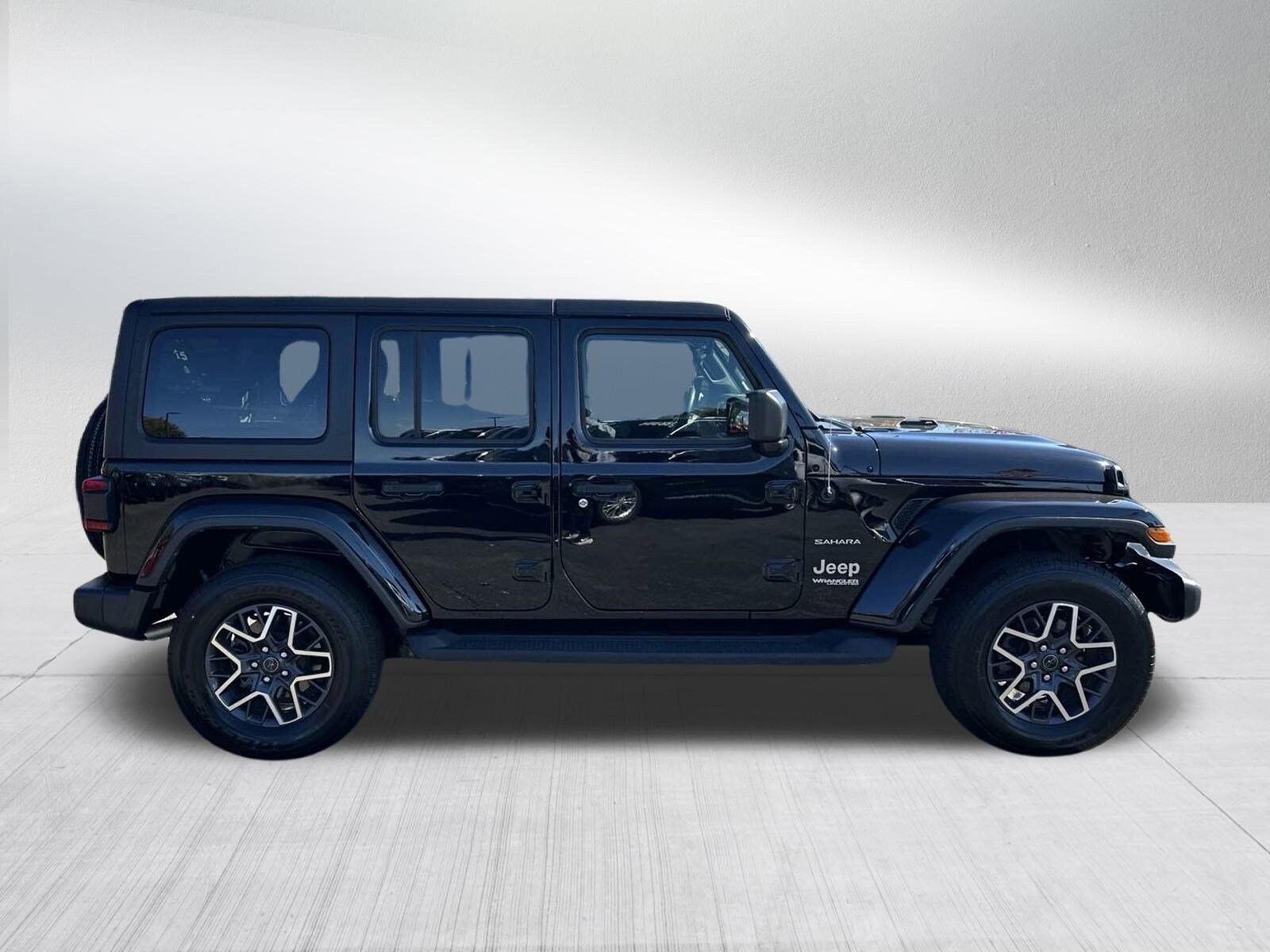 2022 Jeep Wrangler Unlimited Sahara photo 4