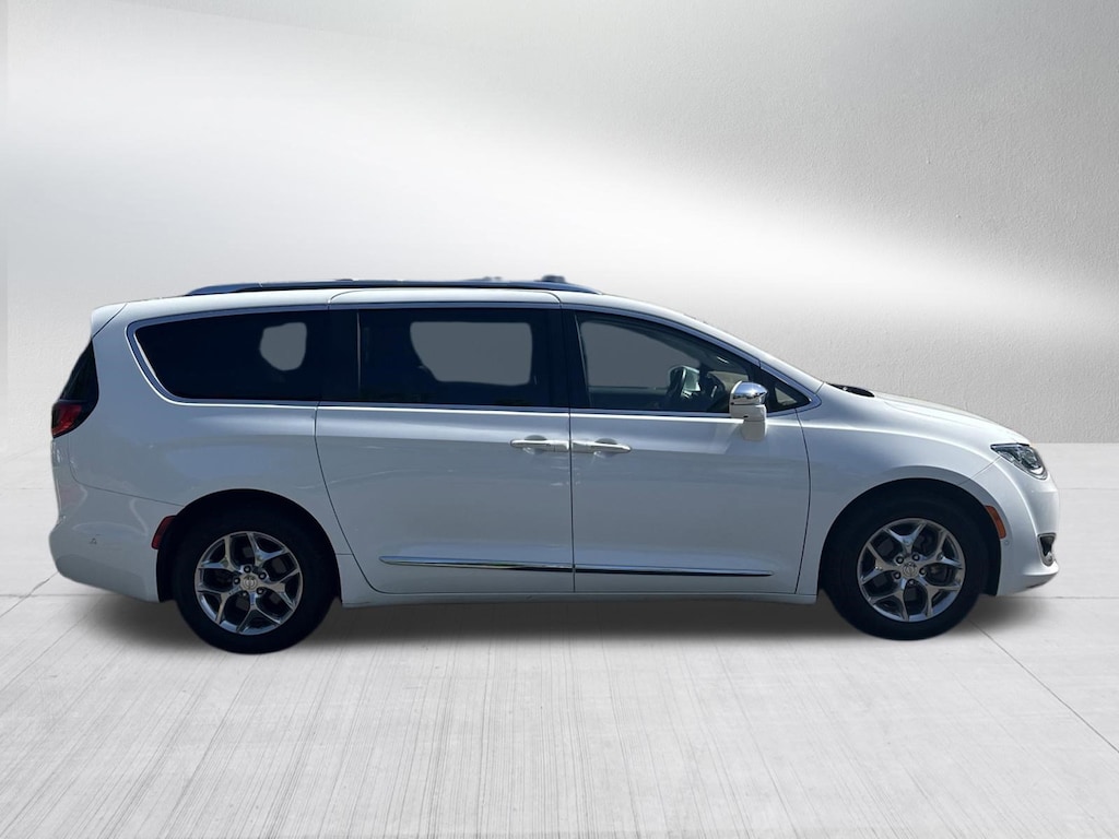 Used 2018 Chrysler Pacifica Limited Van