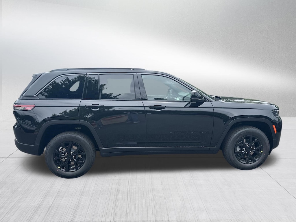 New 2026 Jeep Grand Cherokee LAREDO ALTITUDE 4X2 Sport Utility