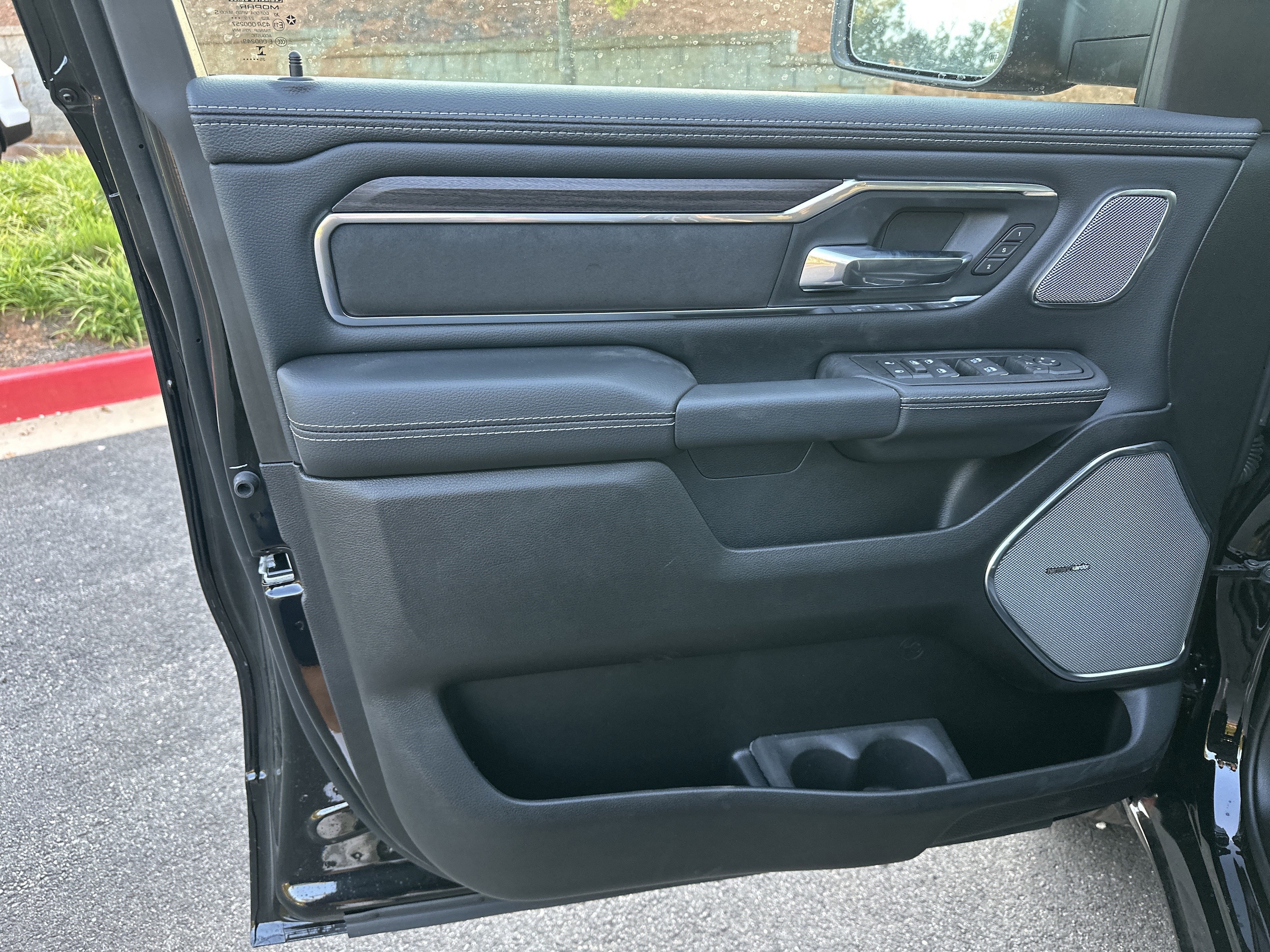 2026 RAM 1500 Laramie - Photo 8