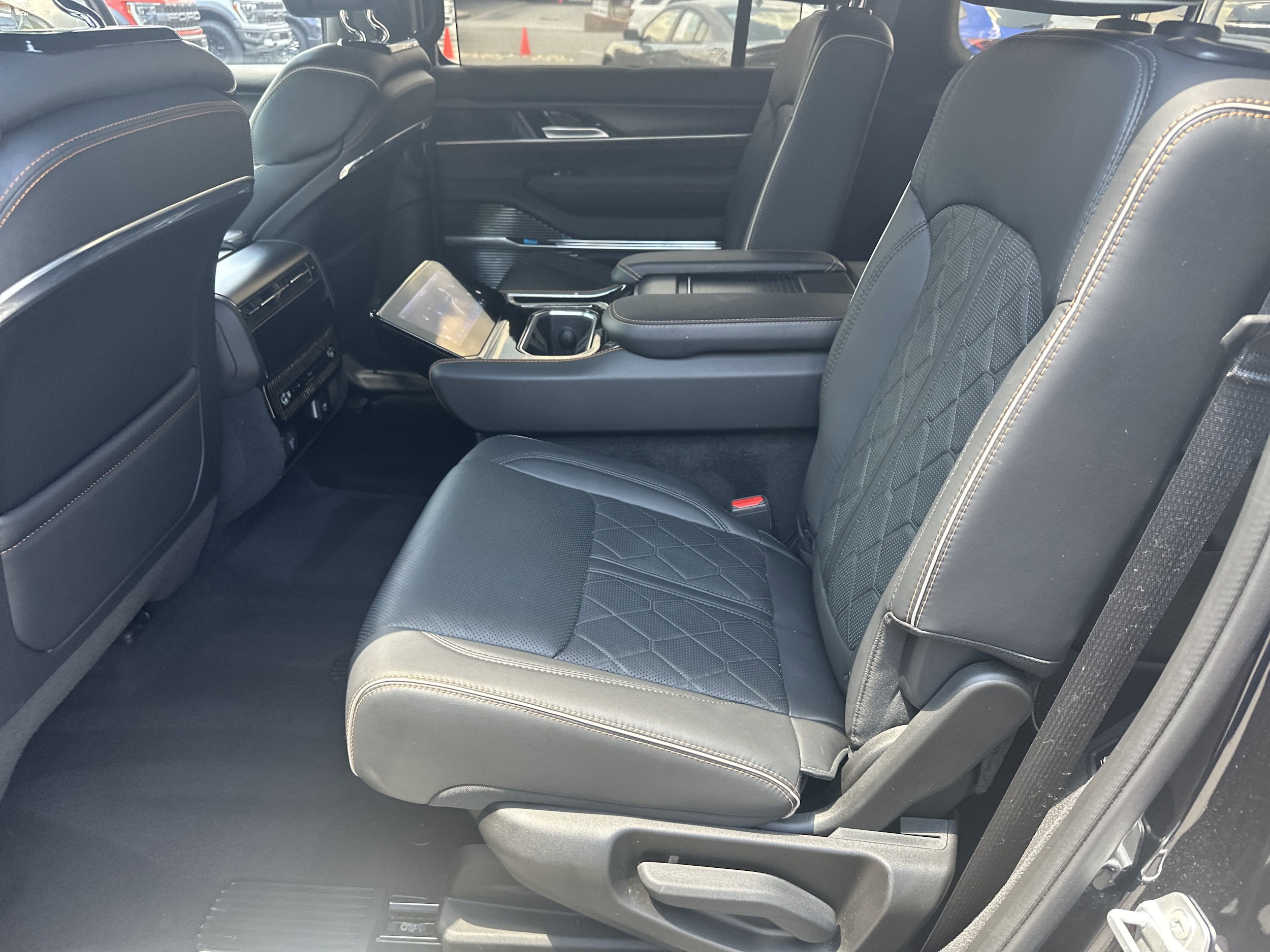 2024 Jeep Grand Wagoneer Series III - Photo 19