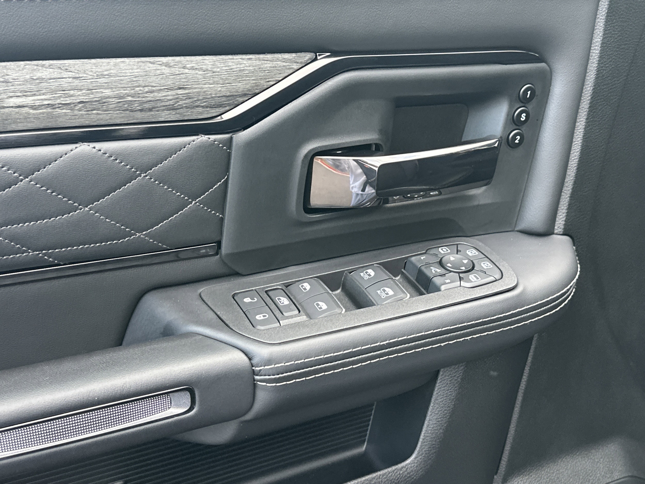 2025 RAM 2500 Limited - Photo 12