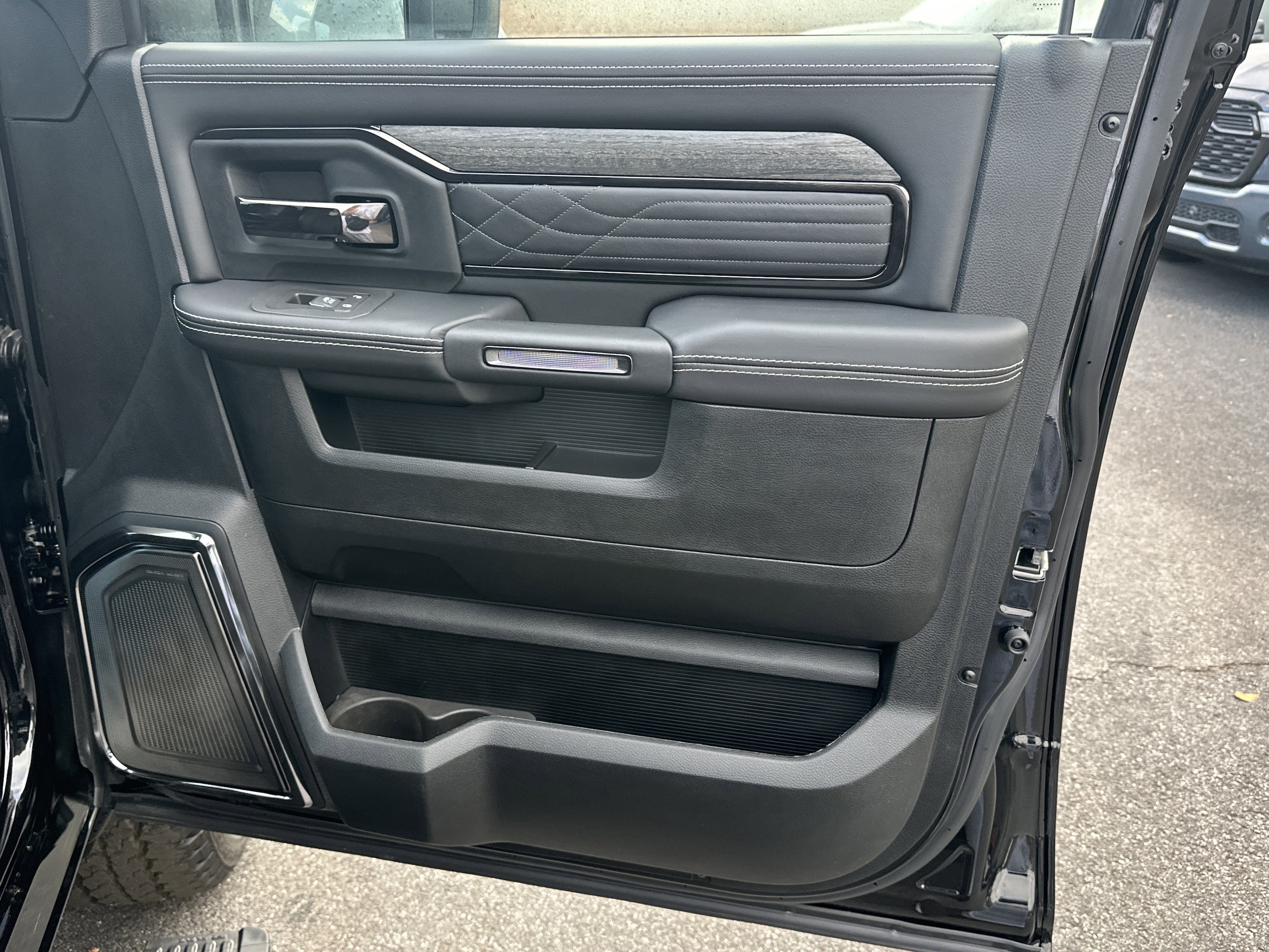 2025 RAM 2500 Limited - Photo 17