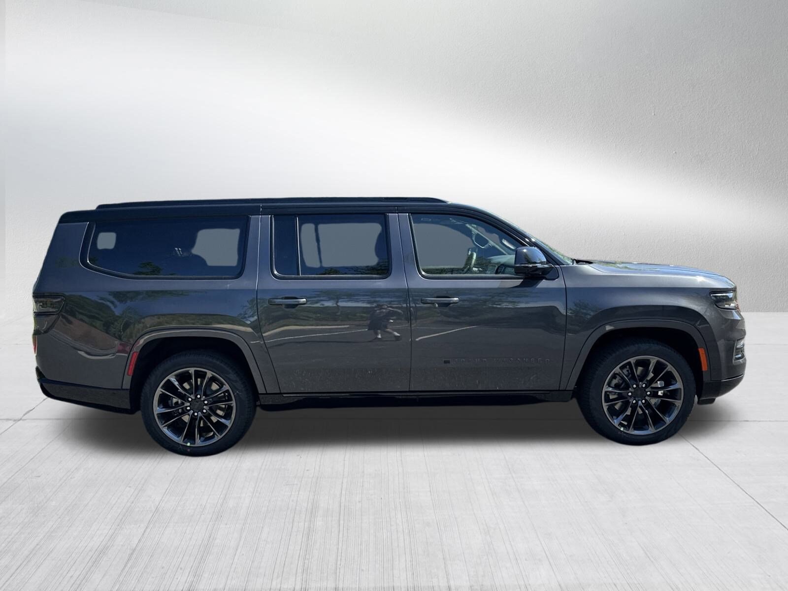 2025 Jeep Grand Wagoneer L Obsidian II photo 4