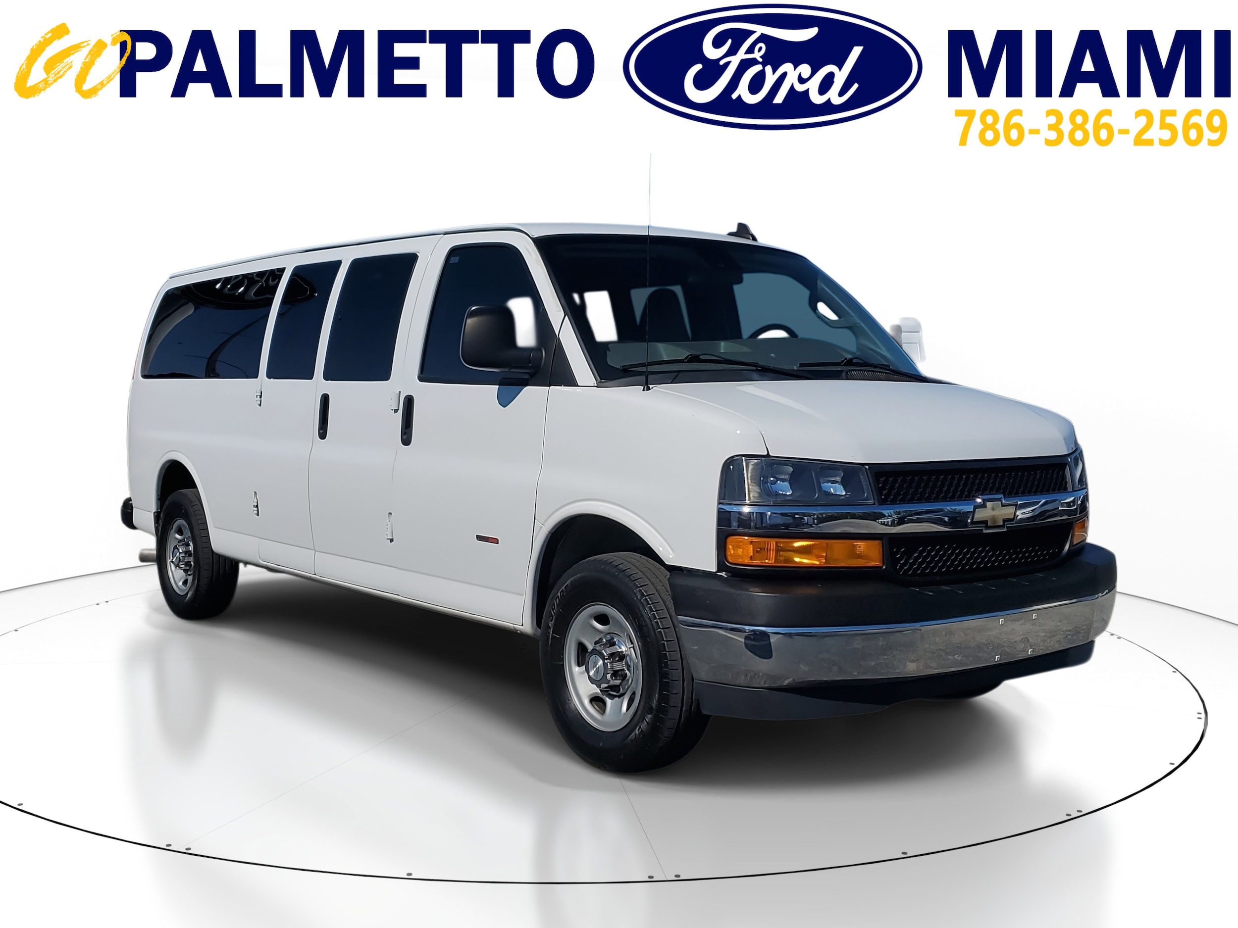 2021 Chevrolet Express Passenger LT's photo