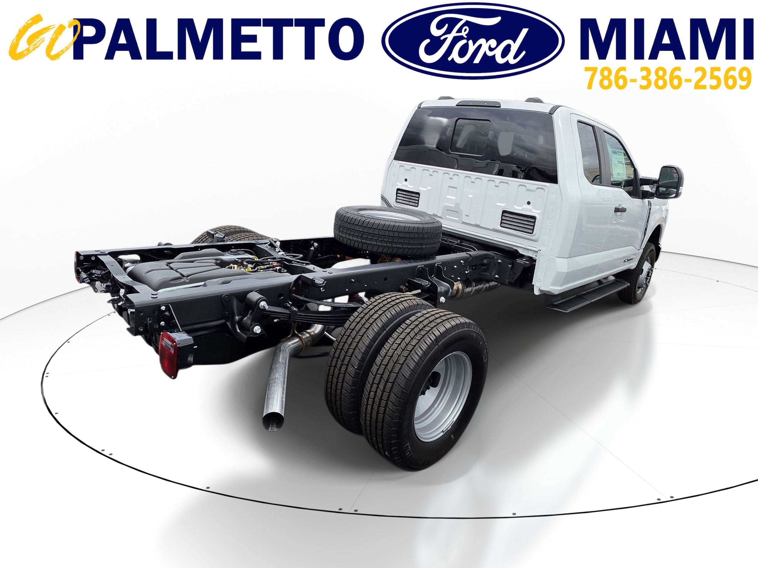 View vehicle photo 4