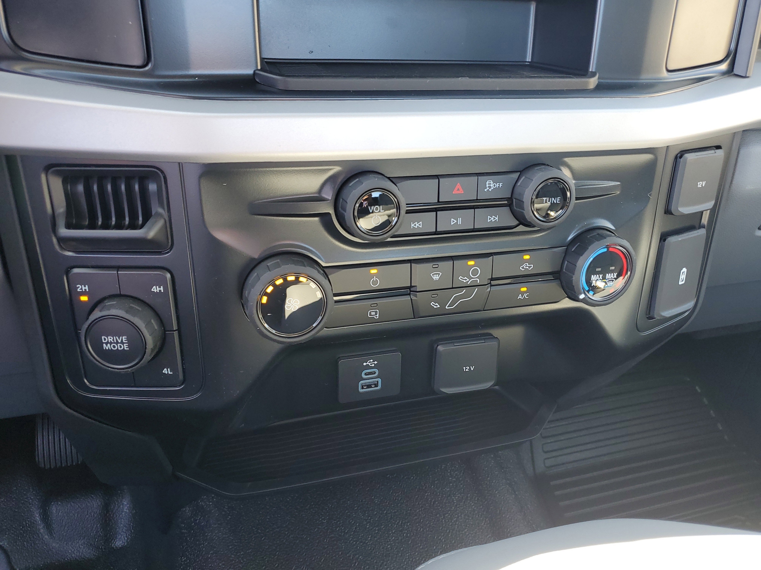 2026 Ford F-550 Super Duty Chassis Cab XL - Photo 17