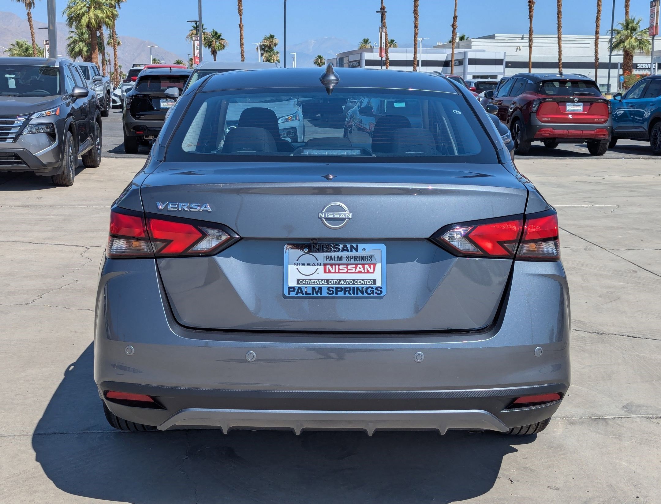 2025 Nissan Versa 1.6 SV photo 4