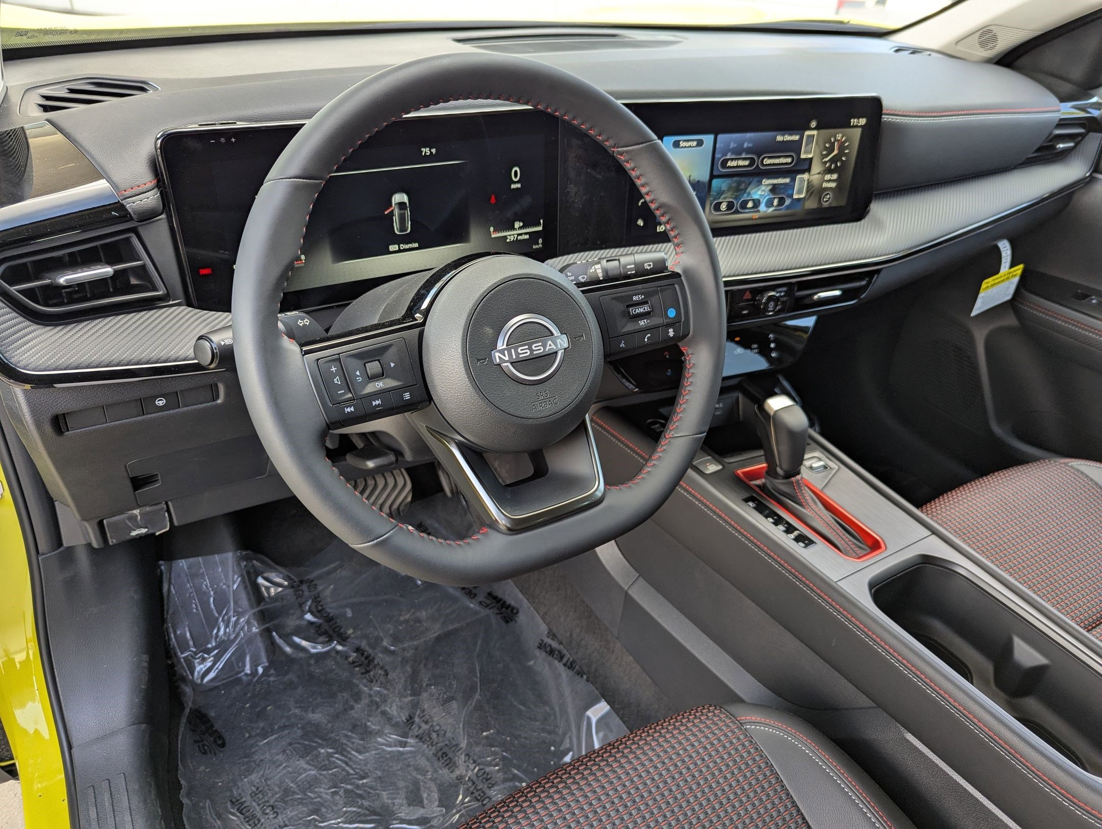 2025 Nissan Kicks SR photo 2