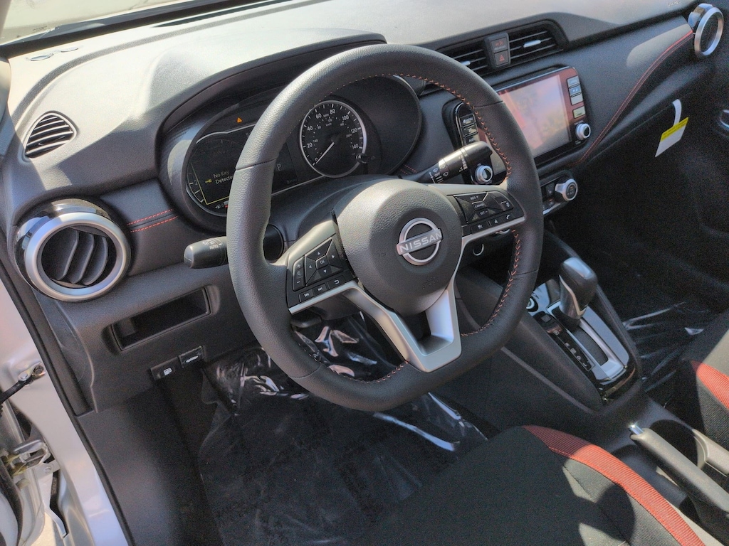 New 2025 Nissan Versa 1.6 SR Sedan