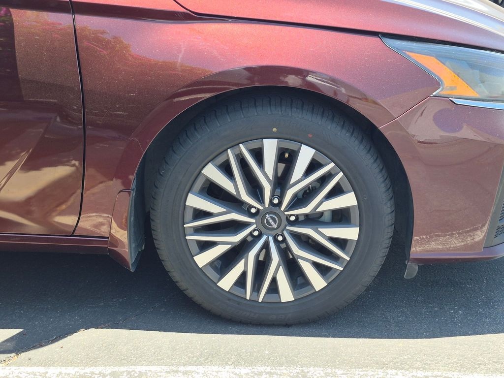 Used 2023 Nissan Altima 2.5 SV Sedan