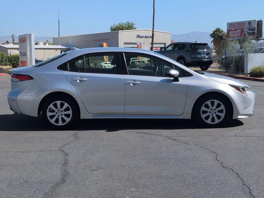 2021 Toyota Corolla LE photo 4