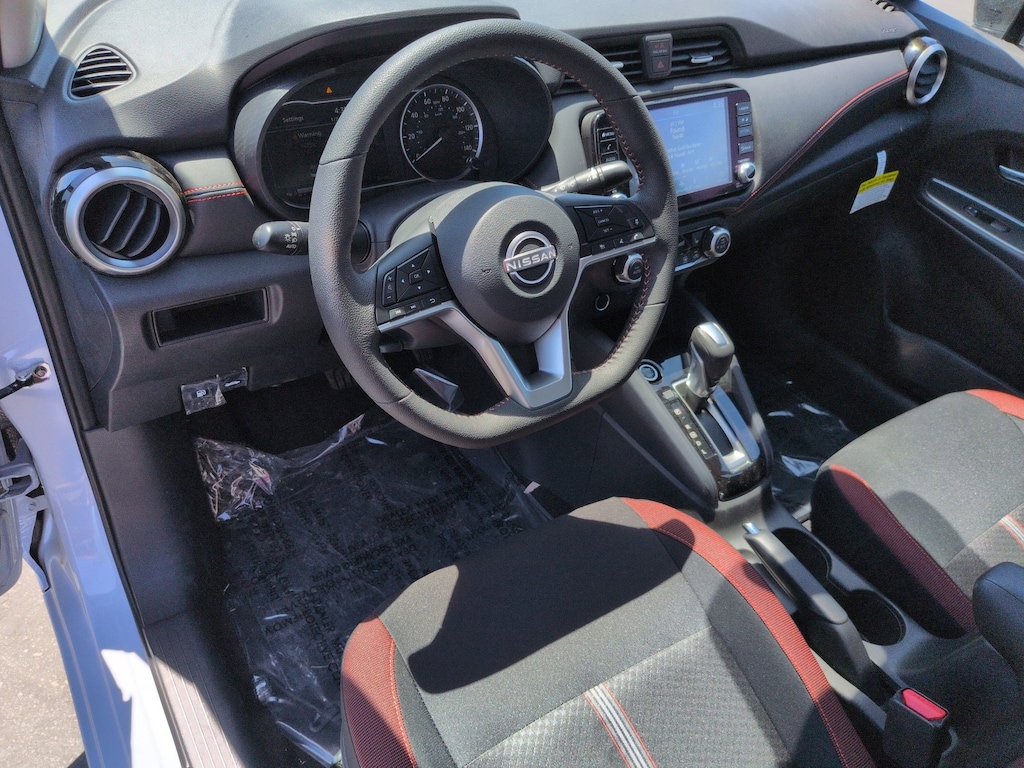 New 2025 Nissan Versa 1.6 SR Sedan