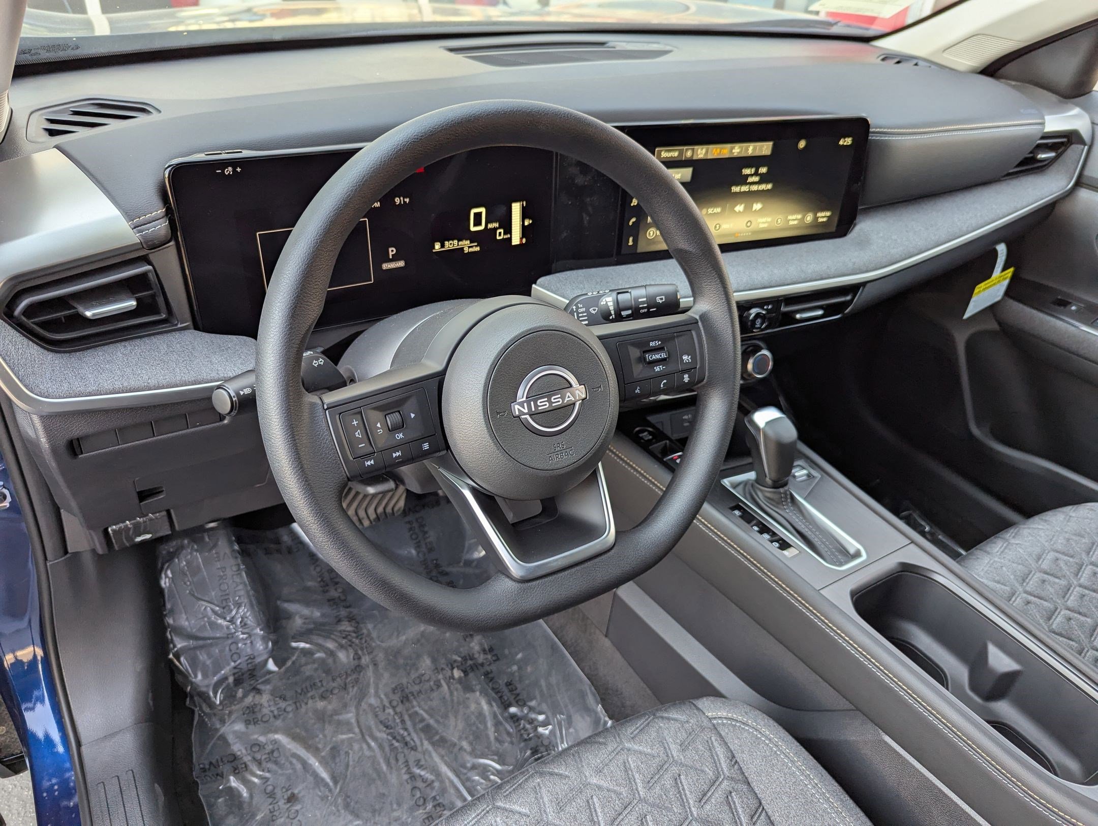 2025 Nissan Kicks SV photo 2