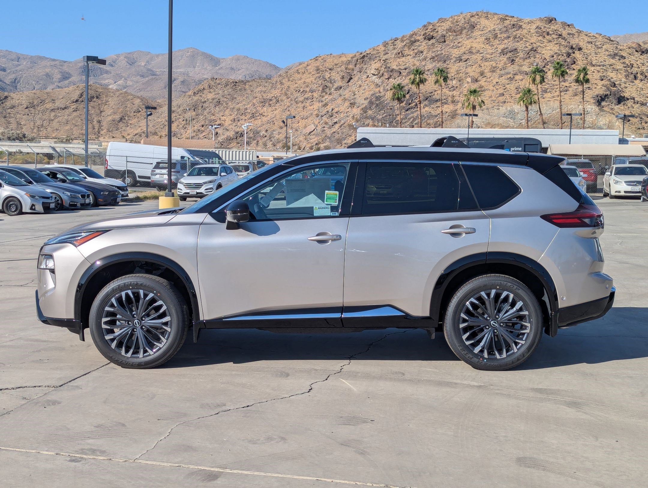 2025 Nissan Rogue Platinum photo 2