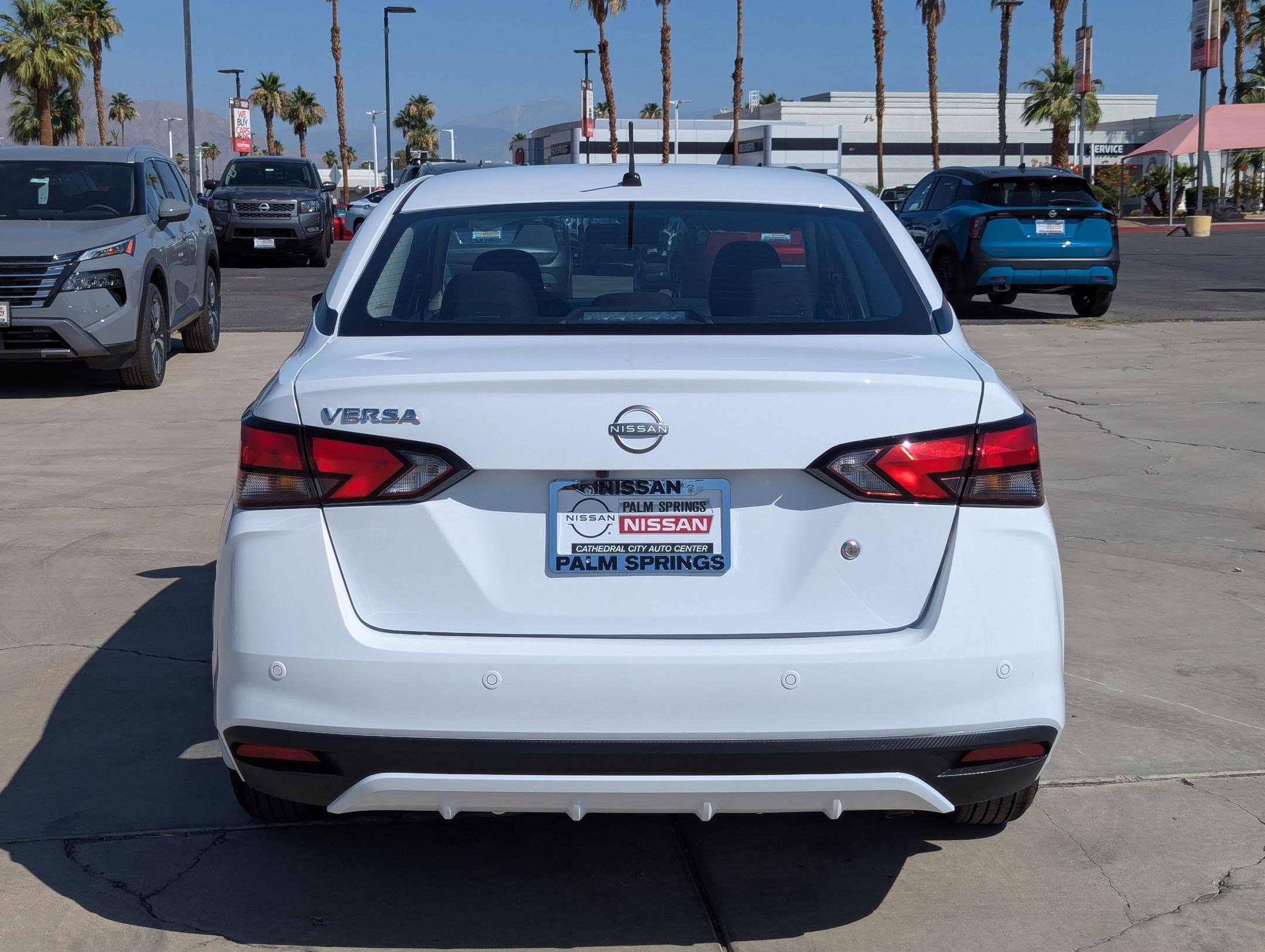 2025 Nissan Versa 1.6 S photo 4