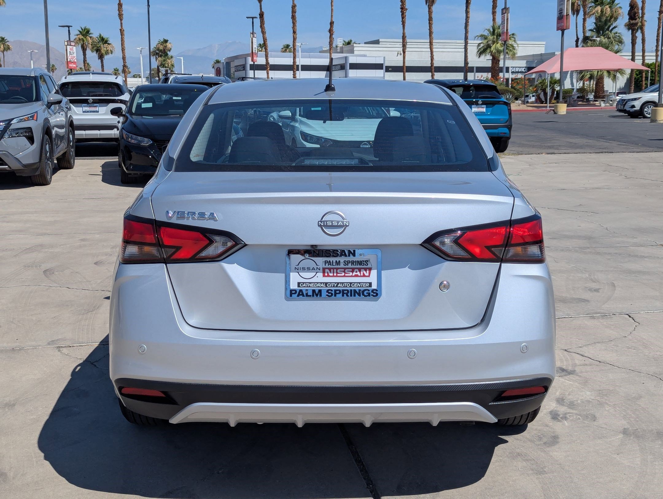 2025 Nissan Versa 1.6 S photo 4