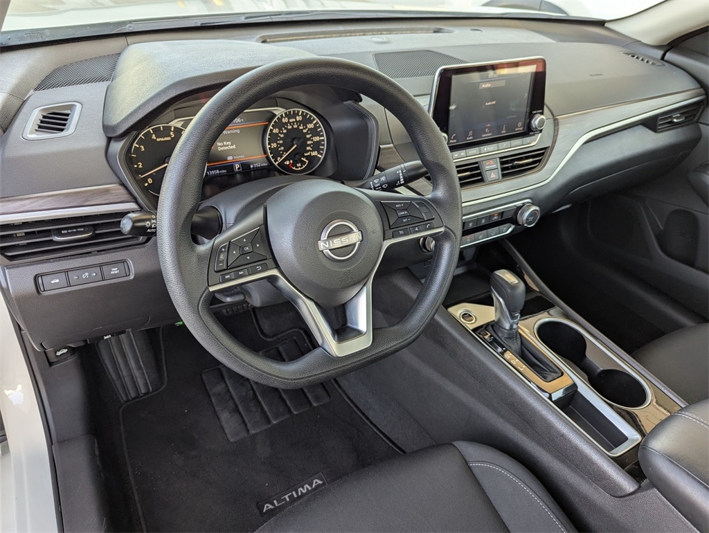 Used 2024 Nissan Altima 2.5 SV Sedan