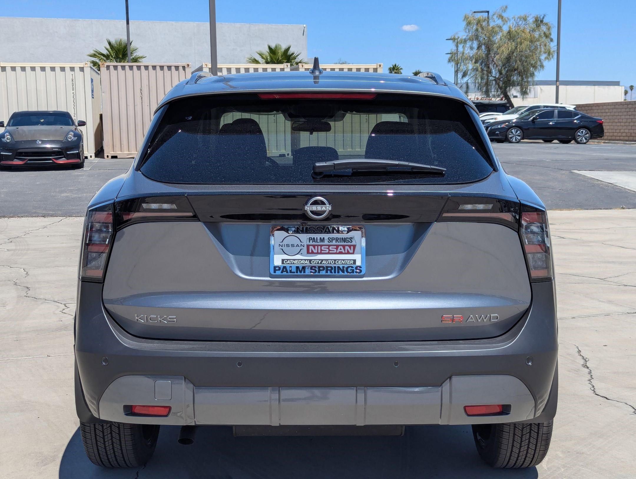 2025 Nissan Kicks SR photo 2