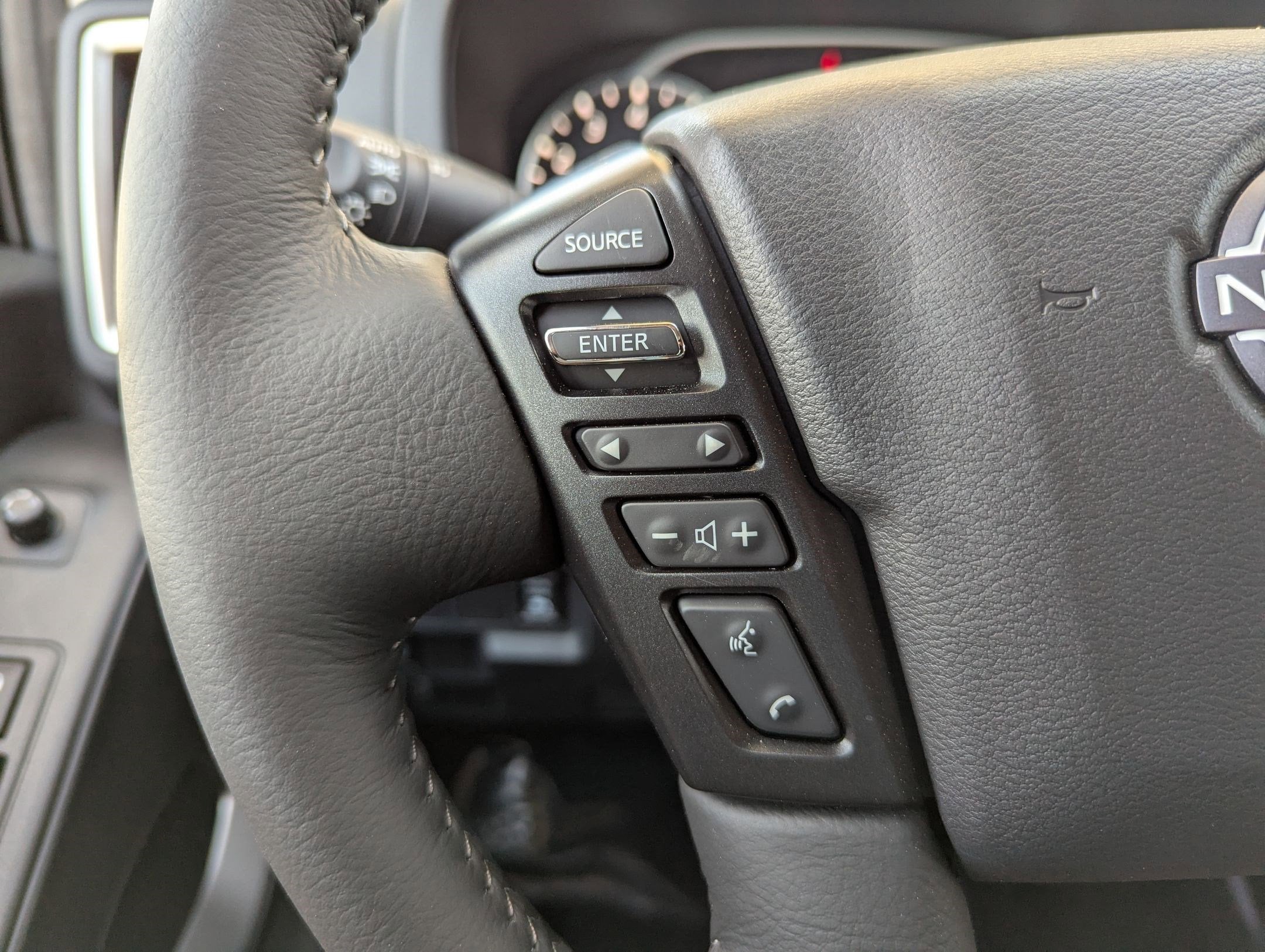 2025 Nissan Frontier SV - Photo 14