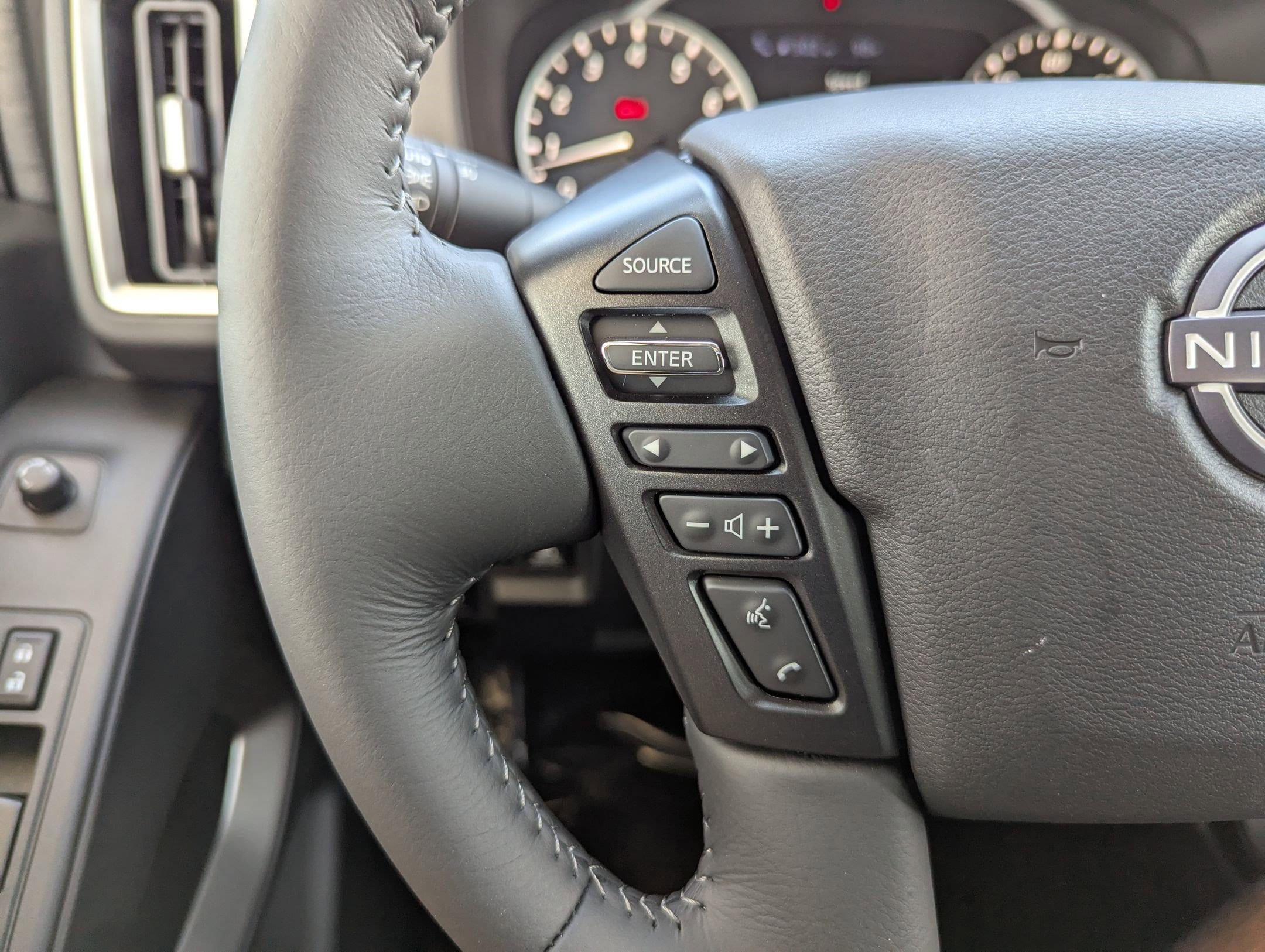 2025 Nissan Frontier SV - Photo 14