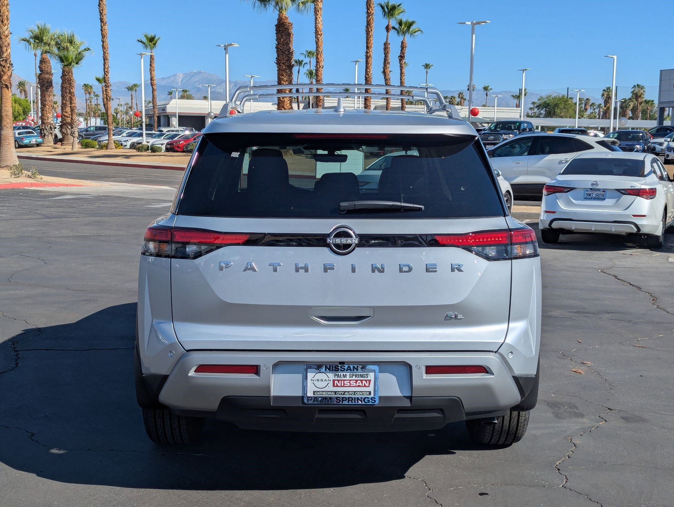 2025 Nissan Pathfinder SL photo 3