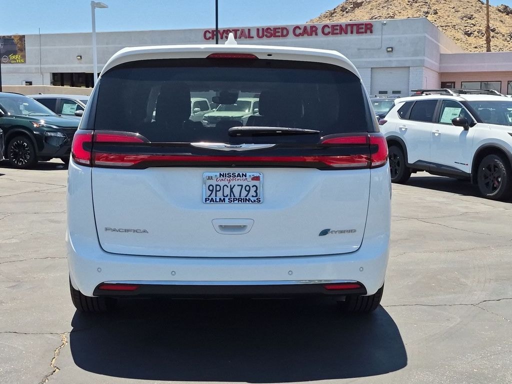 Used 2022 Chrysler Pacifica Hybrid Touring L Minivan/Van